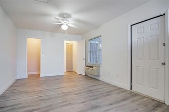 526 Caribbean Dr in Davenport, FL - Building Photo - Building Photo