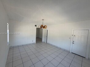 2368 NW 3rd St in Miami, FL - Foto de edificio - Building Photo