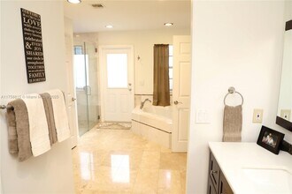 2138 Harbor Way in Weston, FL - Building Photo - Building Photo