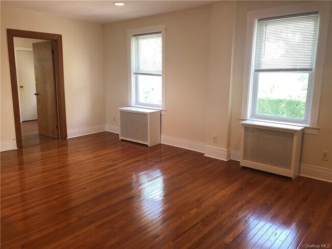 837 White Plains Rd-Unit -3R in Scarsdale, NY - Building Photo - Building Photo