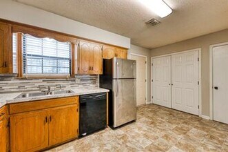 114 S Mitchell St in Conway, AR - Building Photo - Building Photo