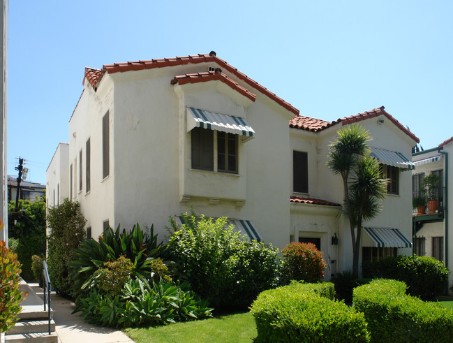144 S Palm Dr in Beverly Hills, CA - Foto de edificio - Building Photo