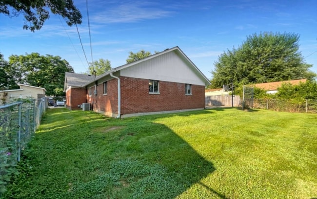 19 Crestview Dr in Greenwood, IN - Building Photo - Building Photo