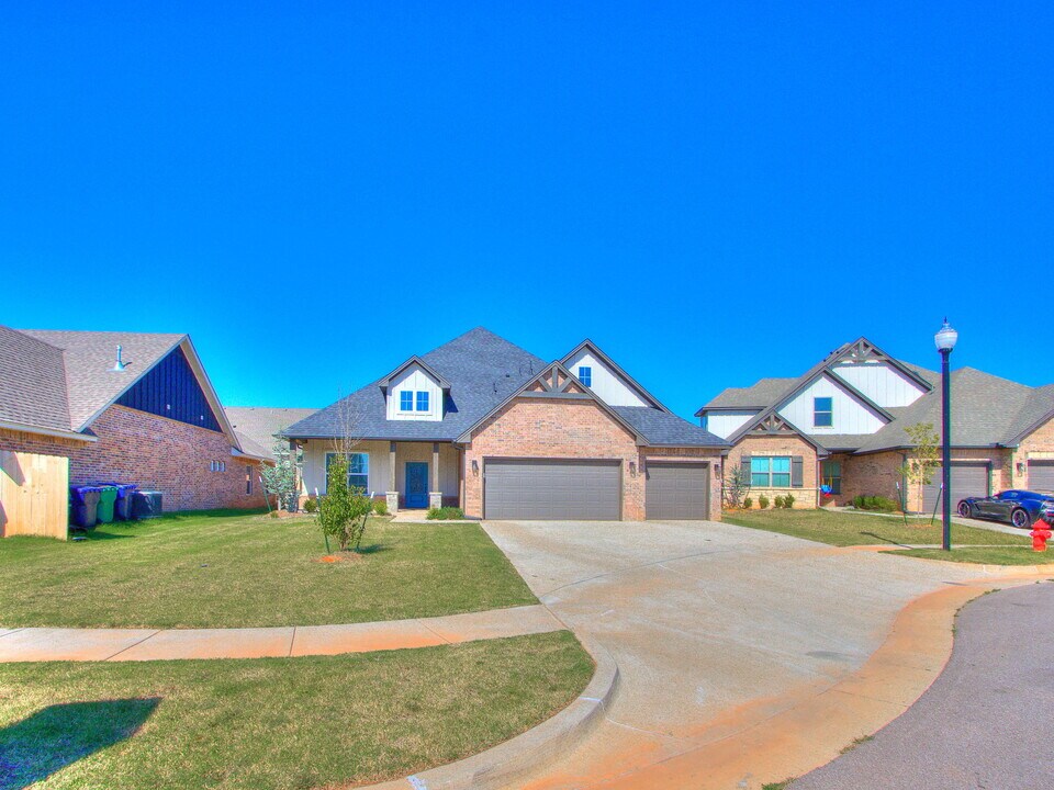 3201 Hayven Cir in Yukon, OK - Building Photo