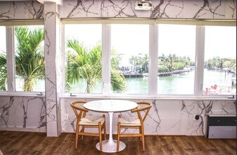 4710 Pine Tree Dr in Miami Beach, FL - Building Photo - Building Photo
