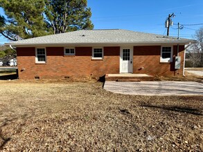 720 S Wakefield St in Zebulon, NC - Building Photo - Building Photo