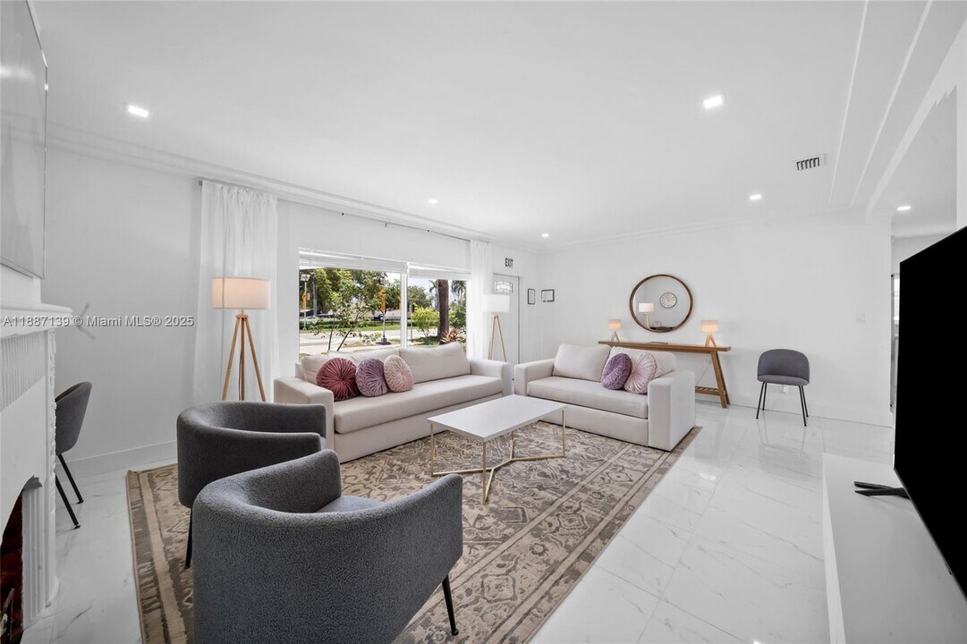 1625 Johnson St in Hollywood, FL - Building Photo