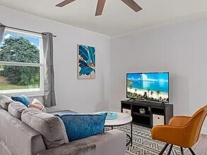 4526 SE 10th Ave in Cape Coral, FL - Building Photo - Building Photo