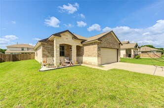 742 Brown Rd in Dayton, TX - Building Photo - Building Photo
