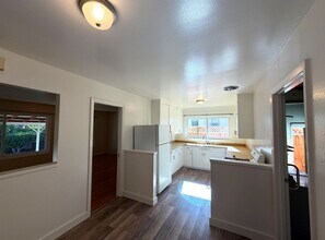 1086 Robin Way in Sunnyvale, CA - Building Photo - Building Photo