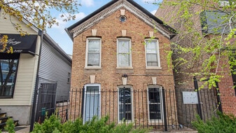 1472 W Webster Ave, Unit 1R in Chicago, IL - Building Photo