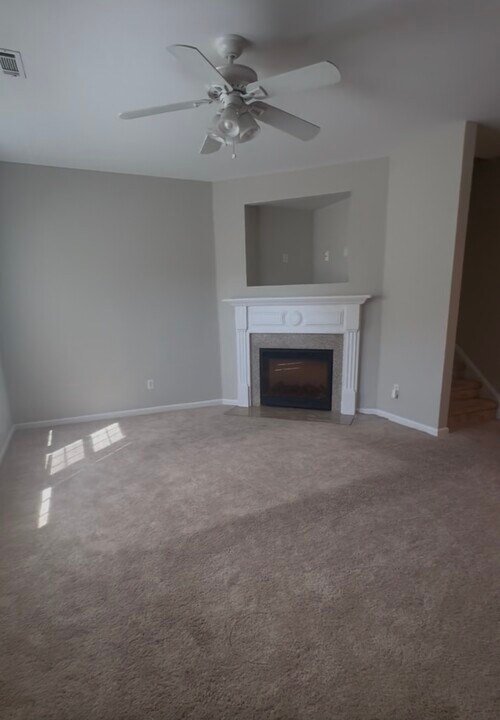 8180 Oakley Cir in Union City, GA - Foto de edificio