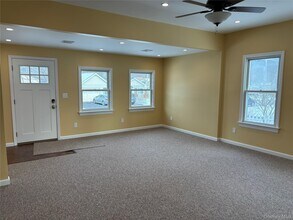 45 Waterstone Rd in Greenwood Lake, NY - Foto de edificio - Building Photo