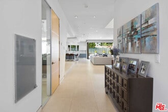 429 N Sweetzer Ave in Los Angeles, CA - Building Photo - Building Photo