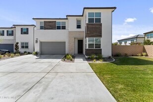 28533 Freedom Ct in Valencia, CA - Building Photo