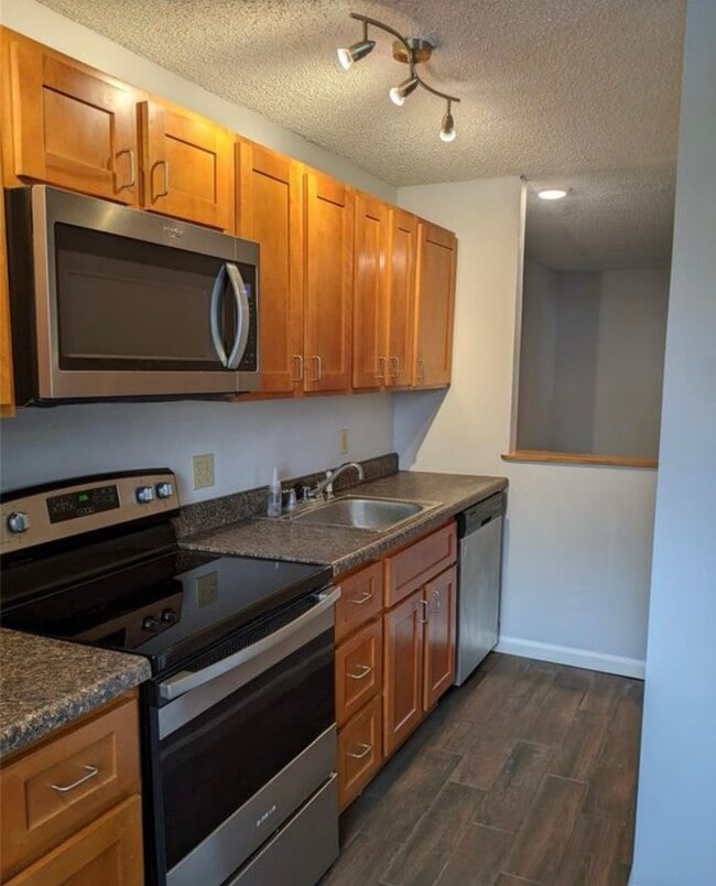 47 Aurora Dr, Unit #6