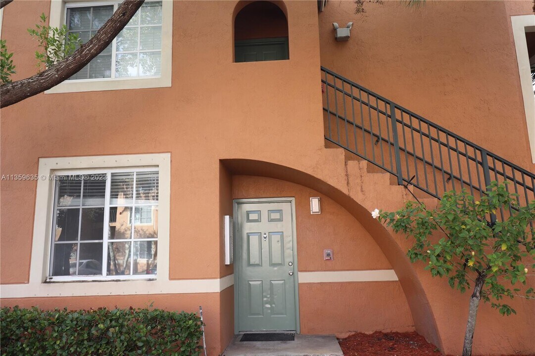 8040 N Nob Hill Rd, Unit 1 Photo