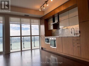 300 Front St W in Toronto, ON - Building Photo - Building Photo