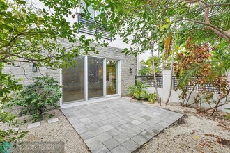 825 NE 17th Way in Fort Lauderdale, FL - Building Photo - Building Photo
