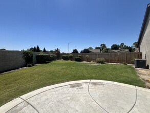 5418 Sweet Sunblaze Ave in Bakersfield, CA - Building Photo - Building Photo