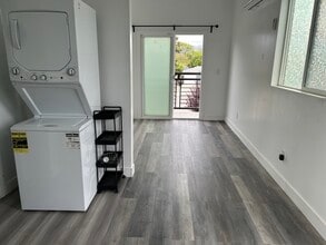 5437 Clybourn Ave, Unit ADU in Valley Village, CA - Building Photo - Building Photo