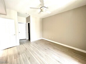 7135 S Durango Dr in Las Vegas, NV - Building Photo - Building Photo