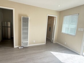 1060 Boranda Ave in Mountain View, CA - Foto de edificio - Building Photo