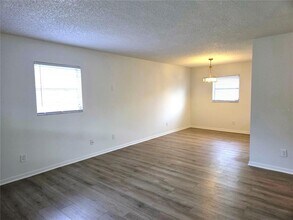 534 93rd Ave N in St. Petersburg, FL - Building Photo - Building Photo