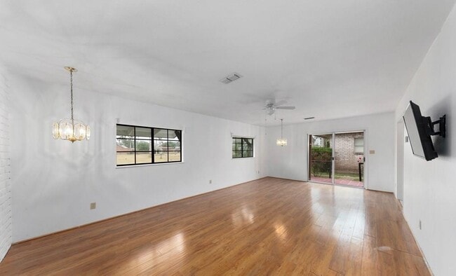 313 McFadden Dr, Unit A in Brownsville, TX - Foto de edificio - Building Photo