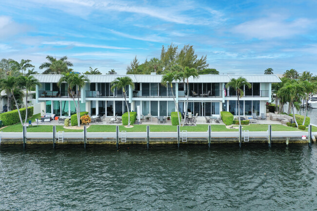 426 SE 17th Ter in Deerfield Beach, FL - Building Photo - Building Photo