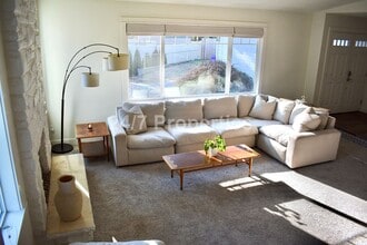 6715 Park Way in Gladstone, OR - Building Photo - Building Photo