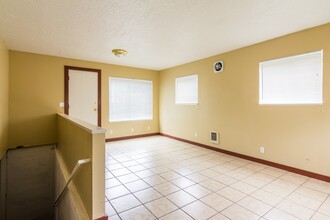210 N Buffalo St in Portland, OR - Building Photo - Building Photo