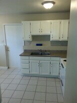 102 Braden Ct, Unit 102 Braden Court in West View, PA - Building Photo