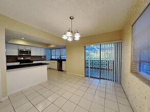 3822 S Lake Terrace in Miramar, FL - Building Photo - Building Photo