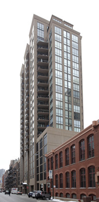 Erie Centre Tower in Chicago, IL - Building Photo - Building Photo