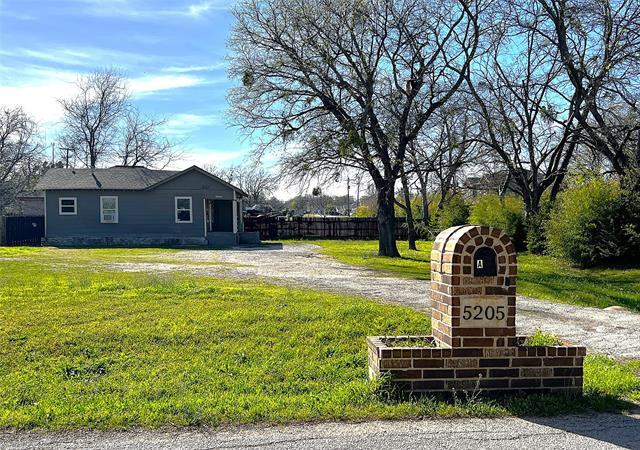 5205 Calloway St in Fort Worth, TX - Building Photo - Building Photo