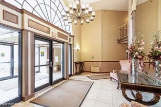 509 Aurora Ave, Unit 116 in Naperville, IL - Building Photo - Building Photo