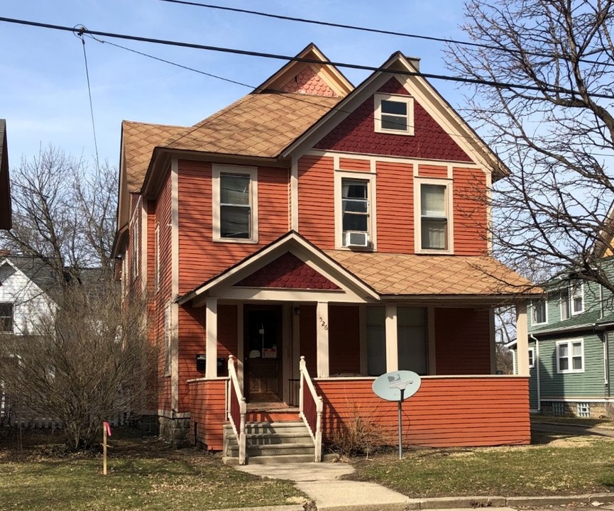 526 W Dutton St in Kalamazoo, MI - Building Photo