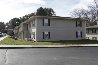 Parkway Crossing in Asheville, NC - Foto de edificio - Building Photo