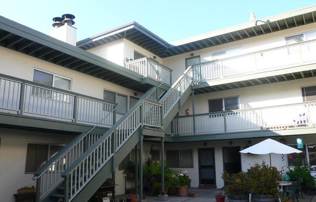 Beach House Apartments in Sausalito, CA - Foto de edificio - Building Photo