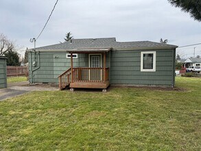 1835 F St in Springfield, OR - Building Photo - Building Photo