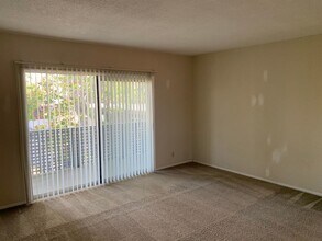 39-0008 in San Jose, CA - Building Photo - Interior Photo