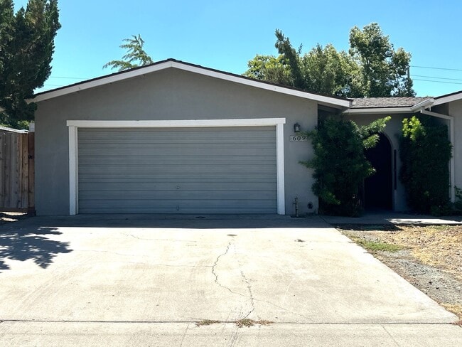 property at 609 Fort Sumpter Dr