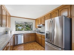 2734 Summit Dr in Hillsborough, CA - Building Photo - Building Photo