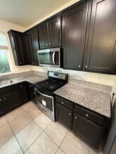 4907 W Flagstaff Ave in Visalia, CA - Foto de edificio - Building Photo