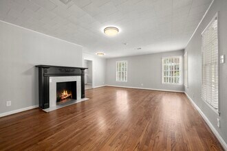 6438 Pinehurst Dr in Houston, TX - Building Photo - Building Photo