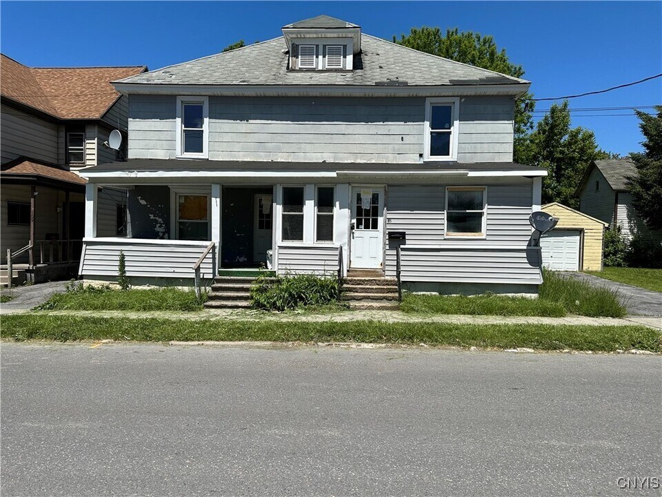 113 E Lynde St in Watertown, NY - Building Photo