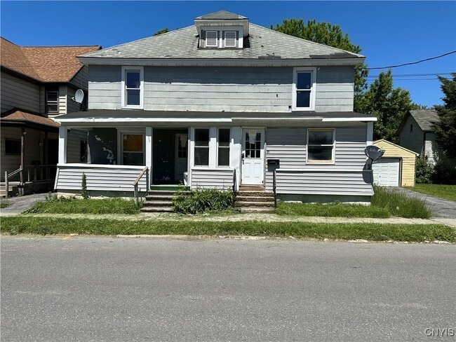 property at 113 E Lynde St
