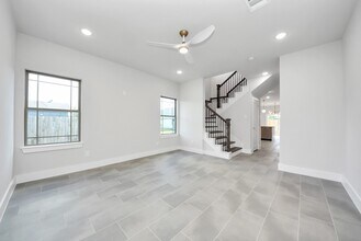 1110 E Main St in La Porte, TX - Building Photo - Building Photo