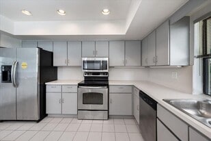 2216 Amesbury Ct in Wellington, FL - Building Photo